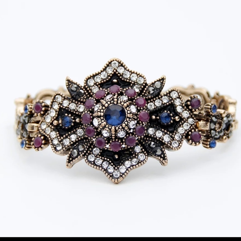 Women's antique gold color link Bracelet